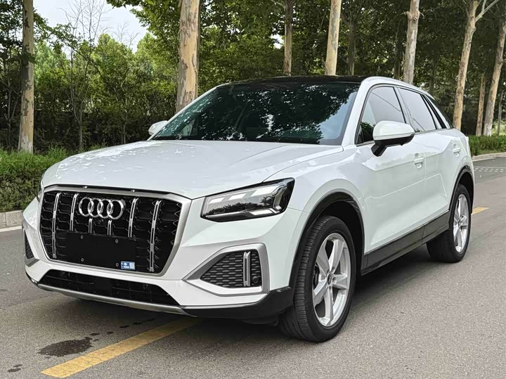 Audi Q2L — компактный премиальный кроссовер для города